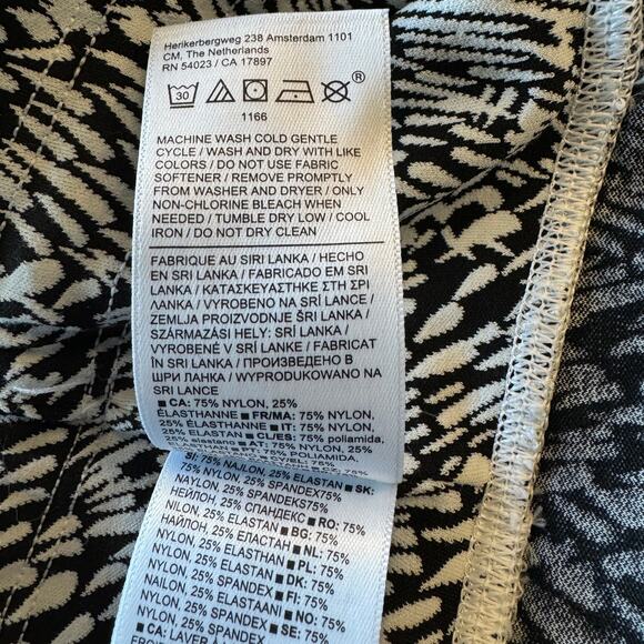 Athleta Medium Ultimate Stash II Textured 7/8 Leggings Abstract Pockets Mid-Rise - Picture 10 of 10